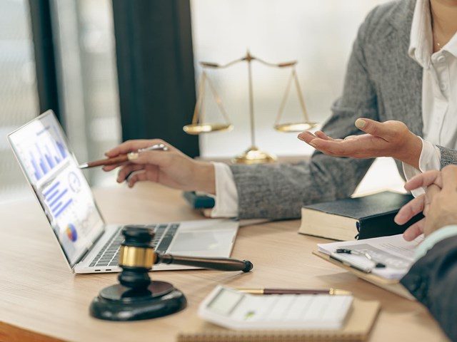 Carlota Cores, especialista en derecho bancario en A Coruña