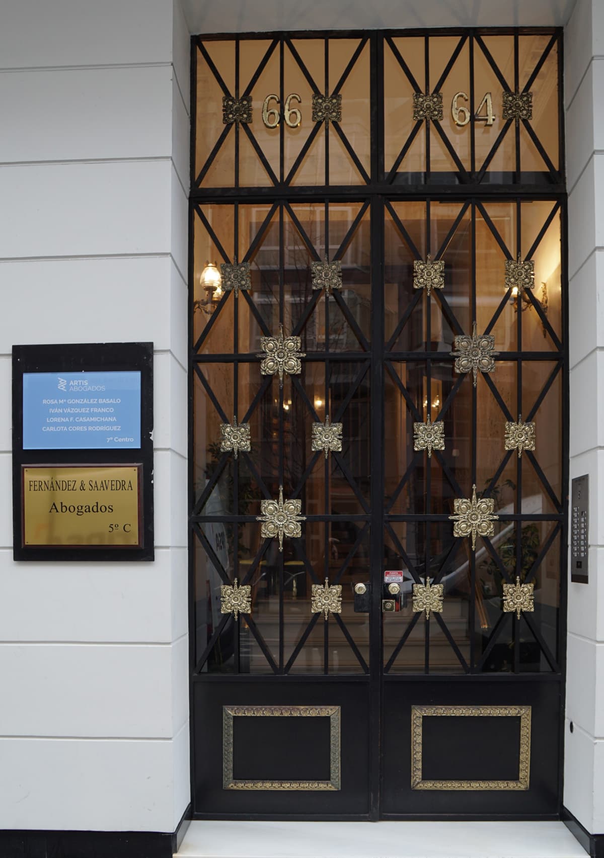 Carlota Cores: tu abogada de confianza en A Coruña